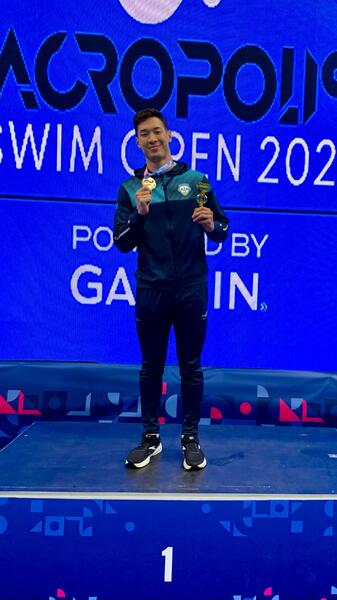 Астанинский пловец Адильбек Мусин завоевал золотую медаль на международном турнире в Афинах