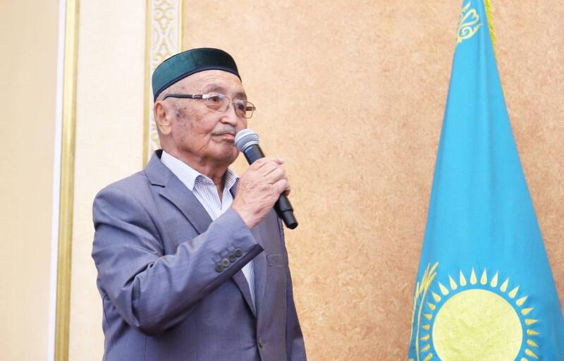 В Мангистау ко Дню государственных служащих наградили лучших представителей отрасли