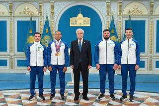 В резиденции Акорда состоялась церемония награждения чемпиона XIV зимних Паралимпийских игр в Италии Ербола Хамитова и его тренеров