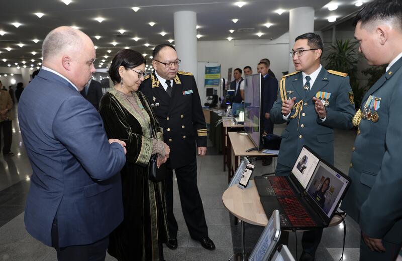 Министр обороны вручил государственные и ведомственные награды военнослужащим Вооруженных сил