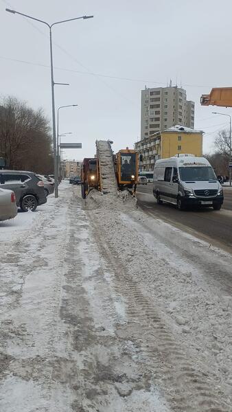 Около трех тысяч дорожных рабочих задействовано в снегоуборочных работах в Астане
