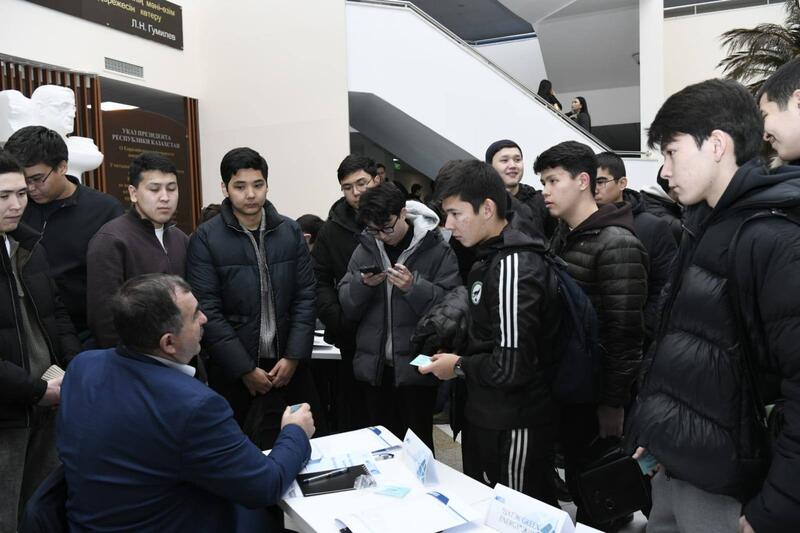 В Астане прошла очередная ярмарка вакансий для молодежи