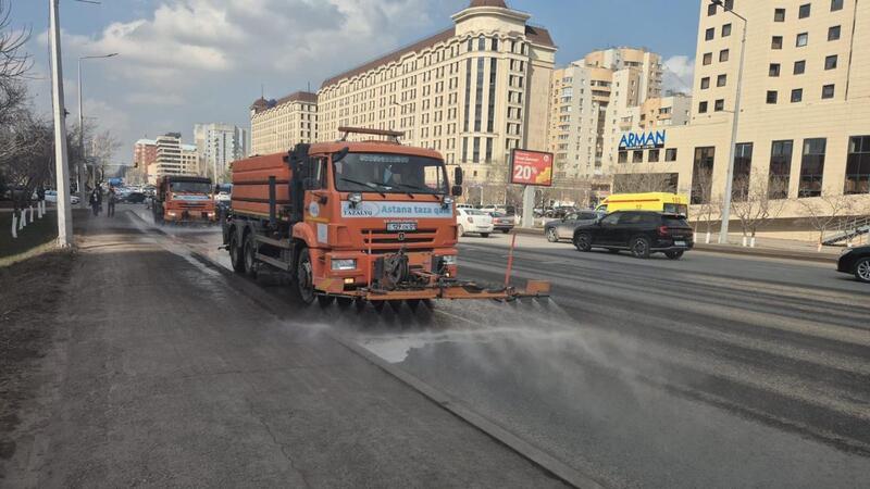В Астане продолжается масштабная уборка после зимы