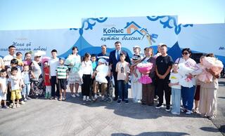 В ТУРКЕСТАНЕ 8 СЕМЕЙ ПОЛУЧИЛИ ЖИЛЬЕ ЗА СЧЕТ СПОНСОРОВ