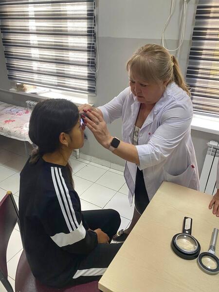 Специалисты КНЦДИЗ поделились опытом и провели приём более 100 пациентов в г. Нукус