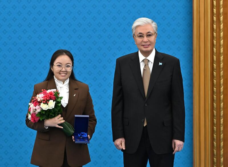 ГЛАВА ГОСУДАРСТВА ВРУЧИЛ КЛЮЧИ ОТ КВАРТИР МОЛОДЫМ УЧЕНЫМ