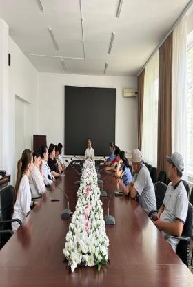 Шетелде діни білім алған жастар кімдердің қолына түсіп жүр?