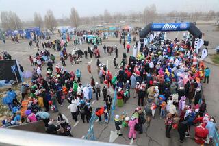 В Алматы прошёл предновогодний семейный забег под девизом «Одна цель. Один путь»