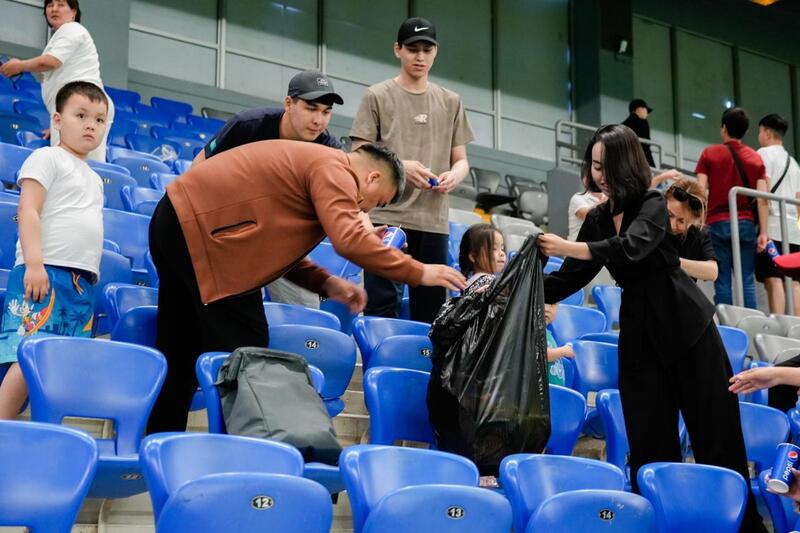 Молодёжь столицы провела необычный флешмоб ко Дню эколога