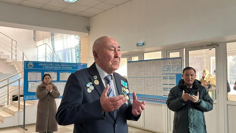 В Шенгельды проголосовал аксакал Амангельды Беспаев