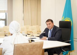 ТҮРКІСТАН ОБЛЫСЫНЫҢ ТҰРҒЫНДАРЫ ӨҢІР БАСШЫСЫНА ӨЗЕКТІ МӘСЕЛЕЛЕРІН ТІКЕЛЕЙ ЖЕТКІЗДІ