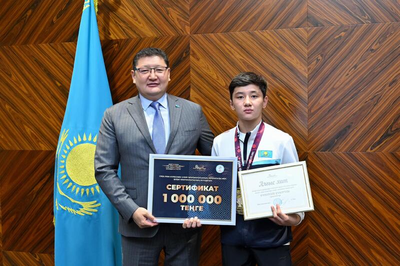 Аким области встретился с призерами чемпионата мира по греко-римской борьбе