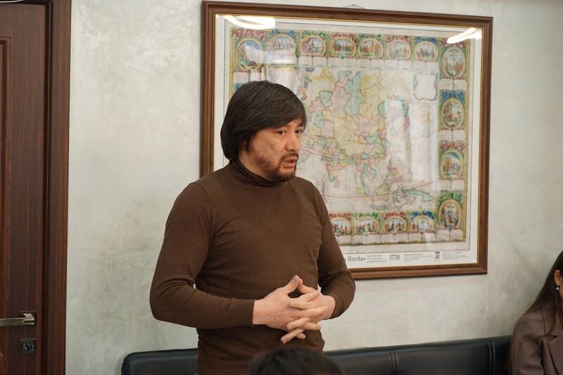 Аким города провел встречу с подрядчиками: в Усть-Каменогорске продолжается ремонт дорог