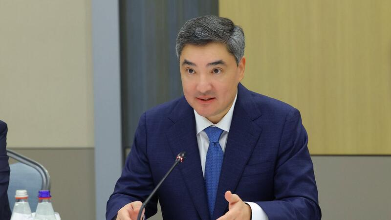 Олжас Бектенов и Абдулла Арипов обсудили расширение торгово-экономического сотрудничества на полях МПК