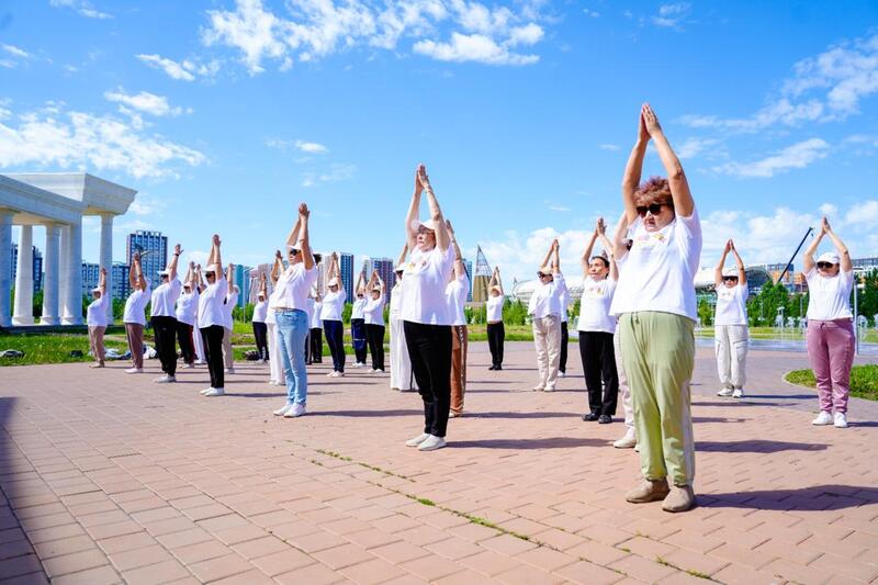 В Астане для пенсионеров организовали особую утреннюю тренировку