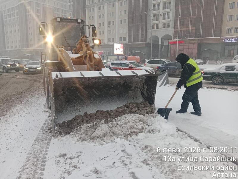 Более 3 000 дорожных рабочих и свыше 1 700 единиц спецтехники задействовано в снегоуборочных работах в Астане