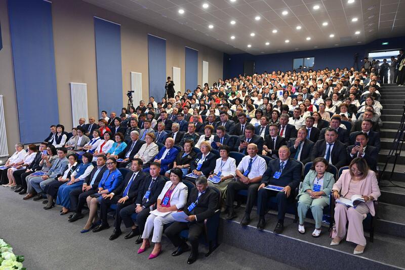 Аким области Абай Берик Уали выступил с докладом на августовской конференции педагогов