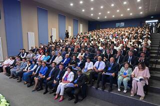 Аким области Абай Берик Уали выступил с докладом на августовской конференции педагогов