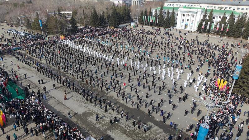 Рекордное число танцоров исполнили қара жорға в г. Кокшетау