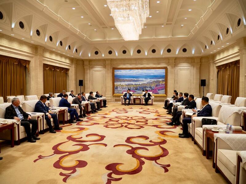 Визит в Китайскую Народную Республику продолжился в городе Урумчи, в Синьцзян-Уйгурском автономном округе