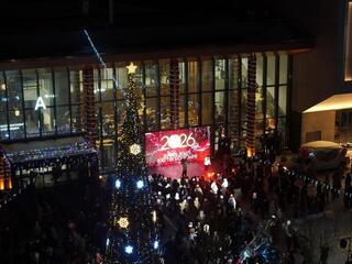 Первая елка в истории г. Косшы зажглась на городской площади