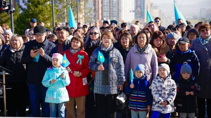 В ВКО прошла церемония поднятия Государственного флага