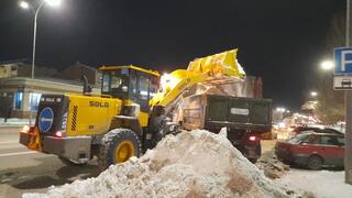 Свыше тысячи единиц спецтехники вышли на уборку снега в Астане в ночную смену