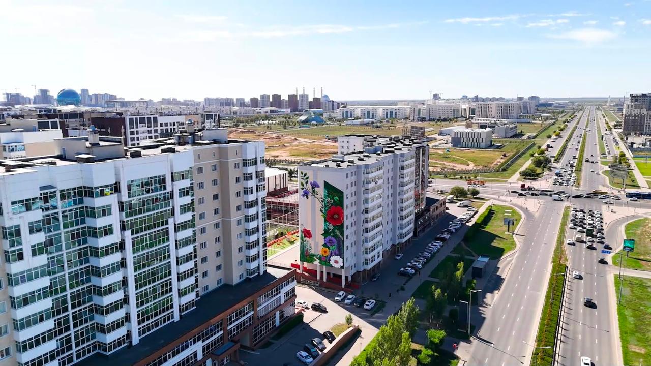 Новый мурал «Таңсәрі» украсил фасад столичного ЖК