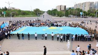 Тысячи карагандинцев исполнили гимн Казахстана в День государственных символов