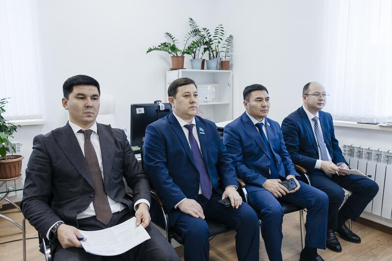 Серик Шапкенов провёл личный приём жителей Атырауской области