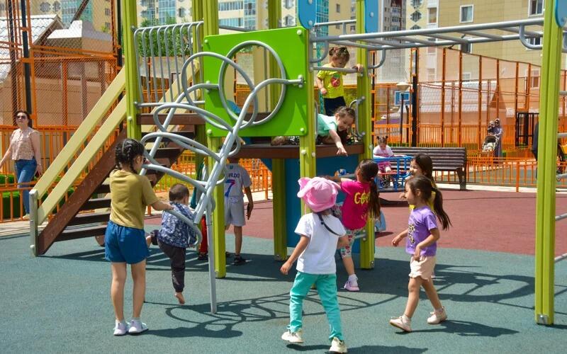 Новый двор открыли в столичном районе Сарайшык в День Государственных символов