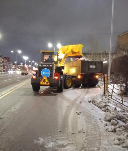 Более 700 единиц спецтехники задействуют в снегоуборочных работах ночью в Астане