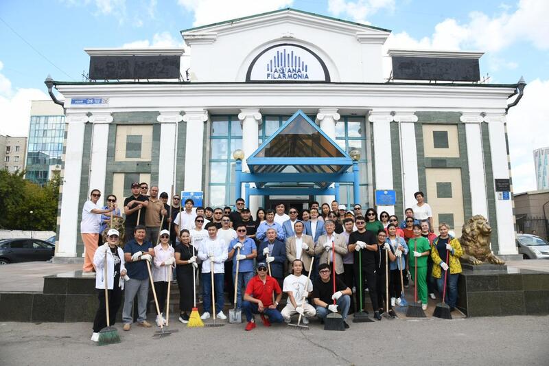 «Таза Қазақстан»: В Астане работники сферы культуры провели экологическую акцию