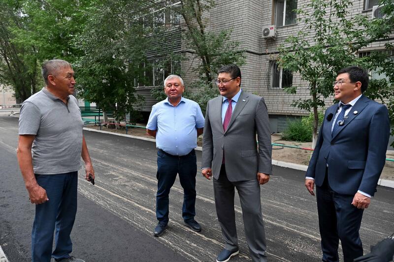 В этом году в Семее отремонтируют внутридворовые дороги почти в 100 дворах многоквартирных домов