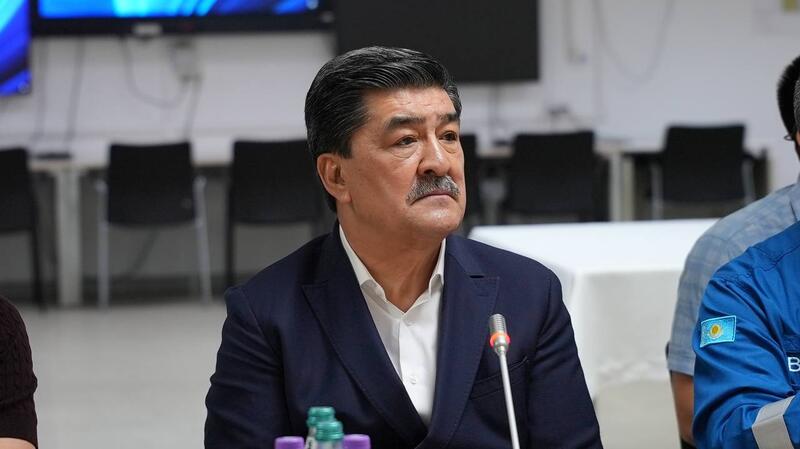Посещение нефтяных месторождений