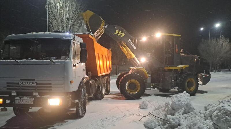 Почти 50 тысяч кубометров снега вывезли за день из Астаны