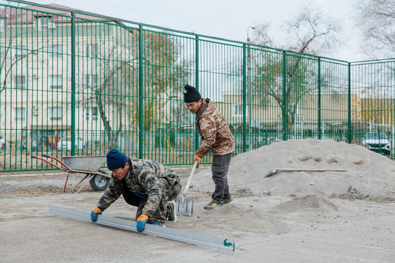 Бюджет народного участия: в Атырау строятся игровые и спортивные площадки