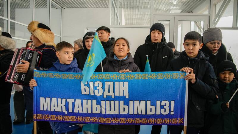 Восточноказахстанцы встретили победителя чемпионата мира в аэропорту