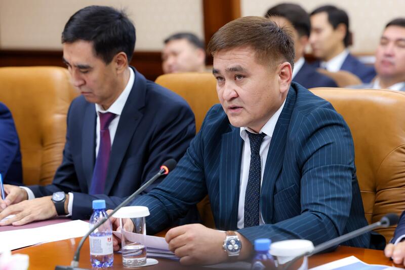АППАРАТ ОТЫРЫСЫ: ӨЗЕКТІ МӘСЕЛЕЛЕР ҚАРАЛДЫ