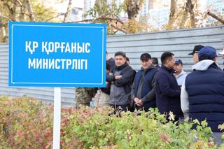 Военнослужащие Вооруженных сил приняли участие в экологической акции «Таза Қазақстан»