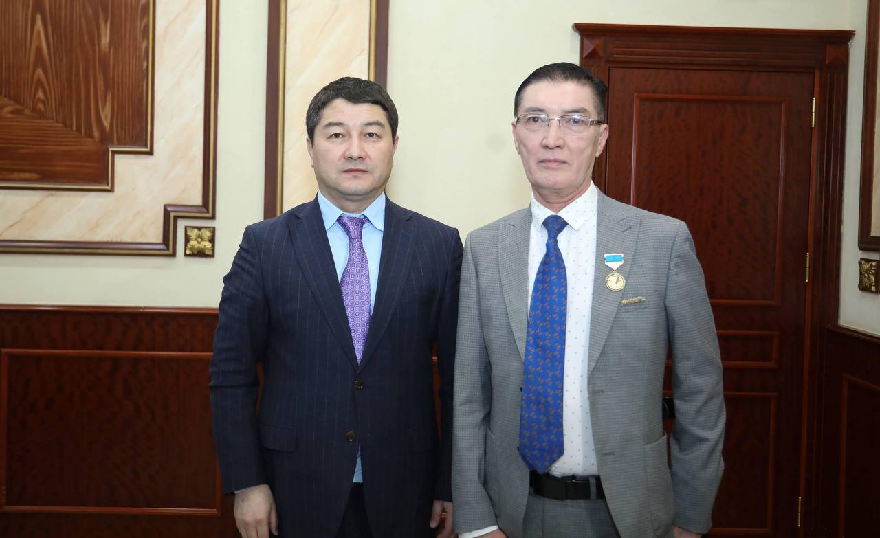 Аким Мангистауской области обсудил конституционные реформы РК с представителями культуры и СМИ