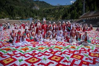 13 учителей и 2 ученицы из области Абай вошли в книгу мировых рекордов