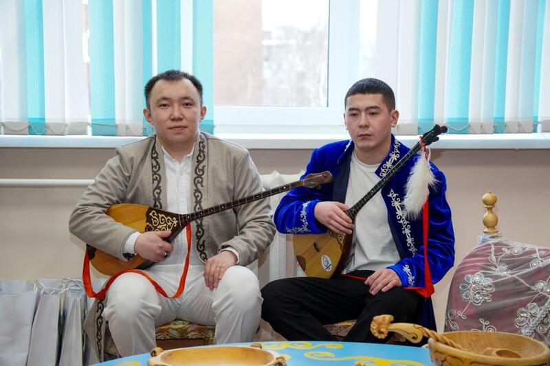 Аким ВКО в ходе рабочей поездки в Барнаул посетил Центр казахского языка и культуры