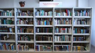 УЧЕНЫЙ УНИВЕРСИТЕТА ИМЕНИ АХМЕТА ЯСАУИ ПОДАРИЛ БИБЛИОТЕКЕ 3000 КНИГ