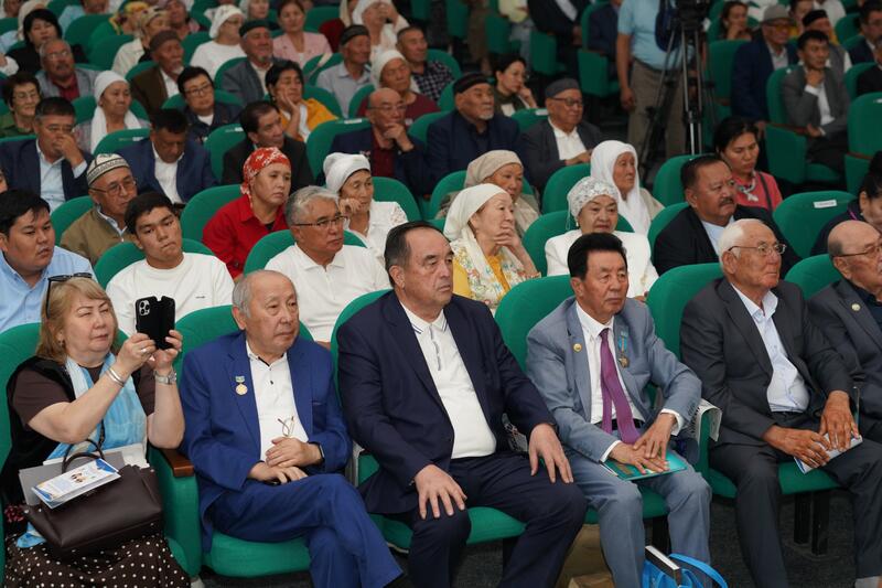ТУРКЕСТАН: В ОТРАРЕ ПОЧТИЛИ ДУХОВНОЕ НАСЛЕДИЕ ОЗБЕКАЛИ ЖАНИБЕКОВА И ОМИРЗАКА АЙТБАЕВА
