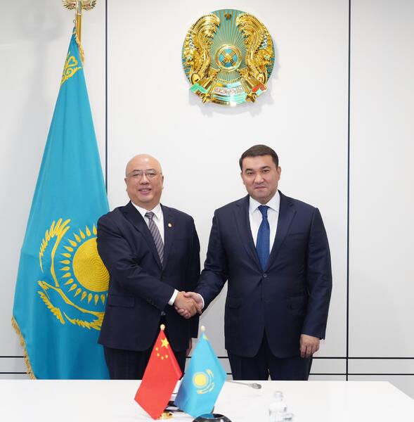 В ТУРКЕСТАНСКОЙ ОБЛАСТИ СТРОЯТ КРУПНУЮ СОЛНЕЧНУЮ ЭЛЕКТРОСТАНЦИЮ МОЩНОСТЬЮ 300 МВТ