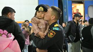 В Шымкенте торжественно встретили морских пехотинцев, служивших в Актау