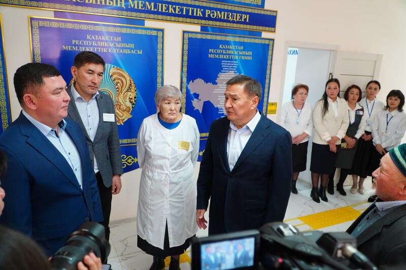 Марат Ахметжанов встретился со школьниками из села Кызылагаш, покорившим Италию своими роботами