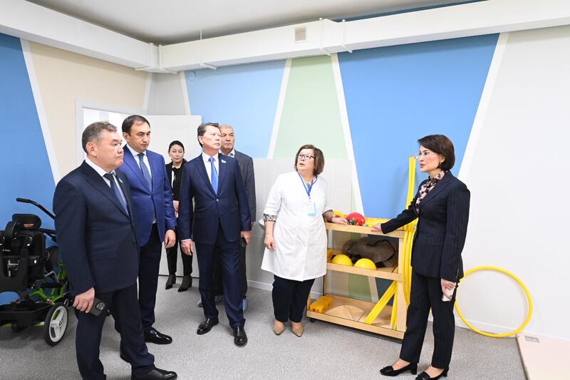 Министр здравоохранения ознакомился с работой центра раннего вмешательства «Қамқорлық»