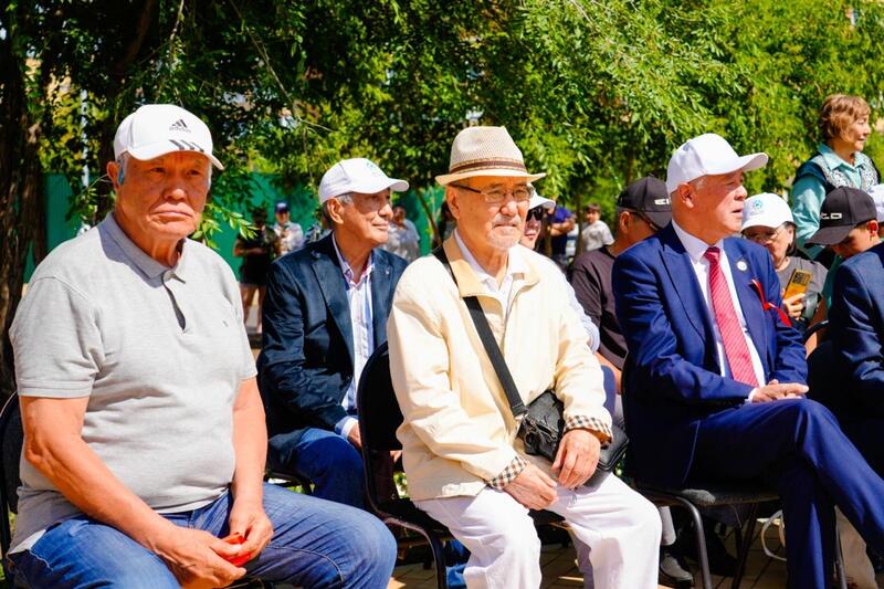 В районе «Байконыр» на месте пустыря появился современный сквер